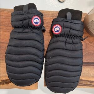 AUTHENTIC-Canada Goose Black Quilted Mittens
